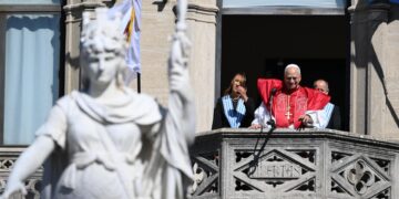 El papa alerta contra la idolatría política que se dice libre pero “es esclava del poder”