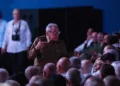 Reaparece Raúl Castro en público en homenaje a Fidel