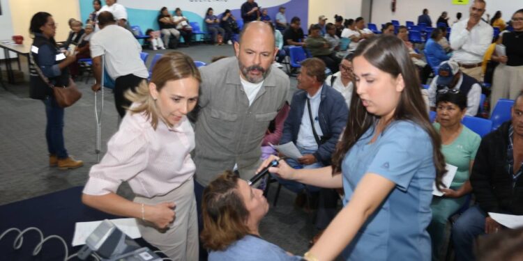 DIF Estatal y Asociación ALE valoran a 600 pacientes para cirugías de cataratas