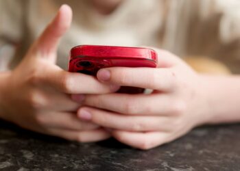 SEP busca regular celulares y otros dispositivos digitales en escuelas