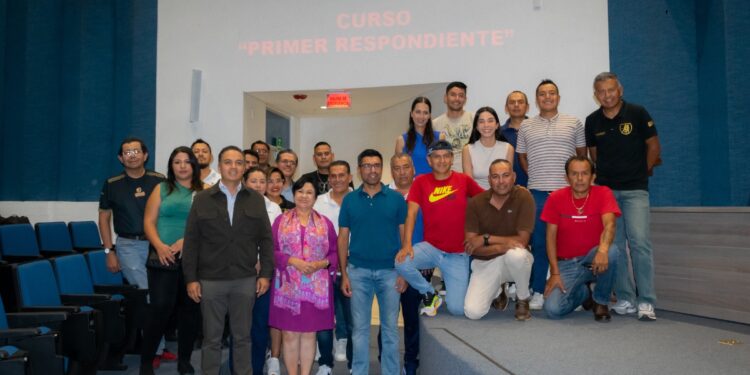 Clausuran primer curso de primeros auxilios para corredores en Querétaro