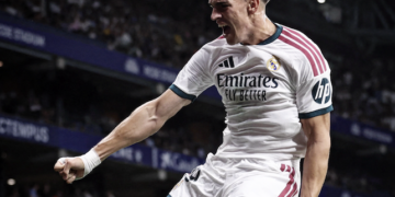 Espí salva al Real Madrid en su debut liguero