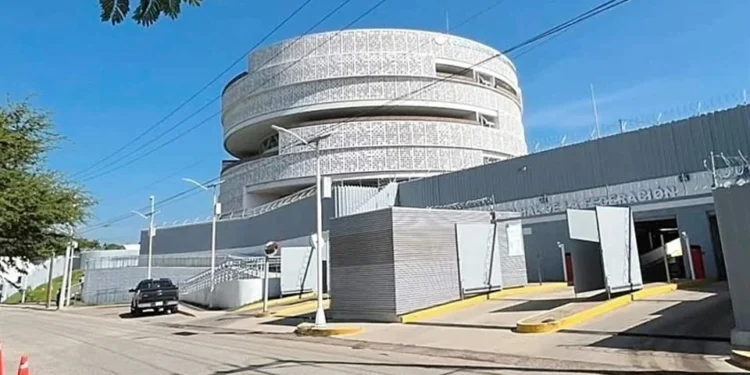 Acumula fallas edificio construido por Sedena