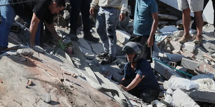 Reportan 48 muertos por sismo de 7.4 en Colombia