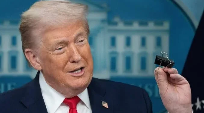 Trump anuncia aranceles del 50 por ciento a autos y acero de Canadá para 2027