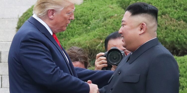 Trump presiona para celebrar una nueva cumbre con Kim Jong-un este otoño