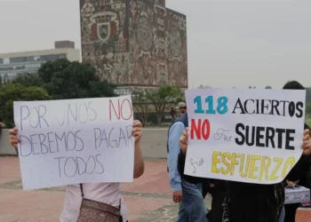 Convocan admitidos de UNAM a marcha contra examen