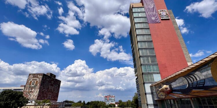 Sheinbaum pide a la UNAM más austeridad para ampliar los cupos de ingreso