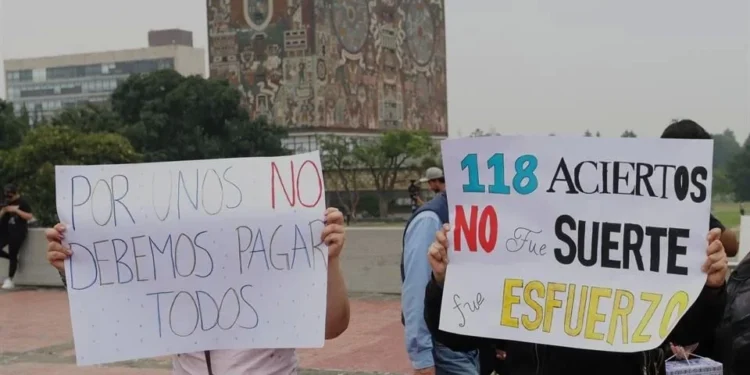 Convocan admitidos de UNAM a marcha contra examen