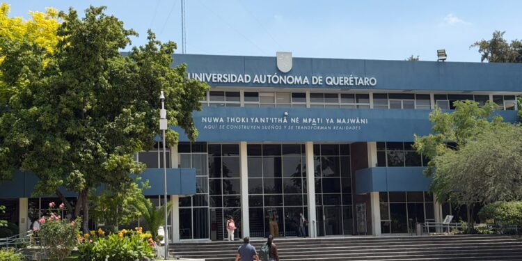 Entre el tráfico y Zoom, estudiantes de la UAQ eligen volver al salón