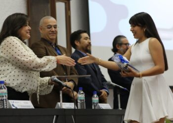 Entrega UAQ Plazas de Tiempo Libre a 25 docentes