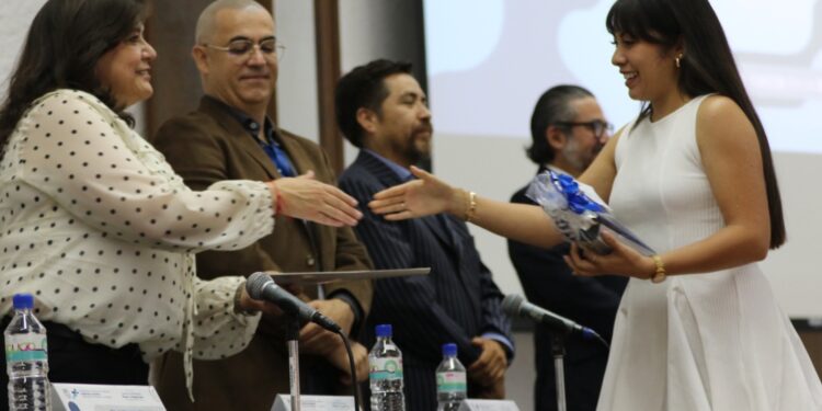 Entrega UAQ Plazas de Tiempo Libre a 25 docentes