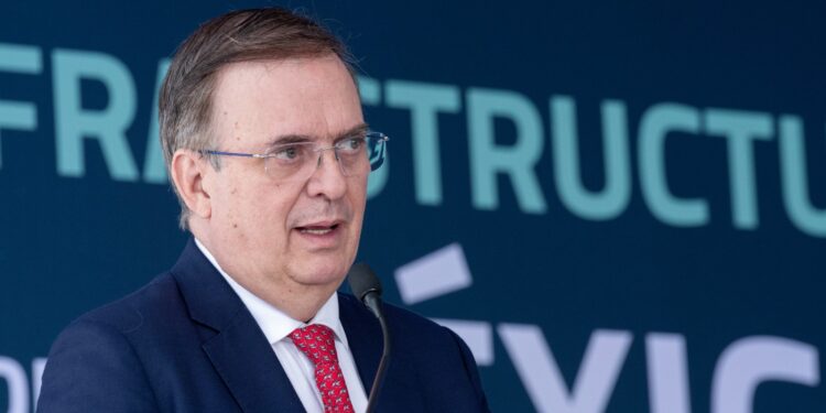 Anuncia Marcelo Ebrard 170 fondos de inversión en Querétaro