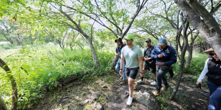 Recorre Felifer Macías el Área Natural Protegida Peña Colorada dentro de la iniciativa Explora Querétaro