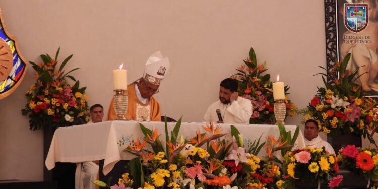Obispo Fidencio encabeza toma de posesión de Jorge Ramírez Casas como párroco en Candiles