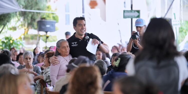 Felifer Macías reconoce el legado y los valores de los adultos mayores de Querétaro