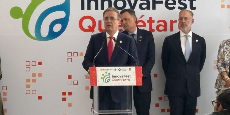 Marcelo Ebrard pide innovar más y no depender solo de los centros de datos