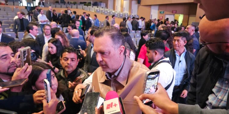 El gobernador de Querétaro, Mauricio Kuri González, confirmó que ningún partido político ha respondido a su propuesta de crear un protocolo único contra narcocandidatos rumbo a 2027