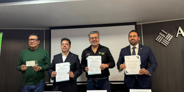 CANACO y Multicomercial firman convenio de inversión en Querétaro