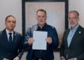 Firma Kuri decreto de protección del parque Los Alcanfores