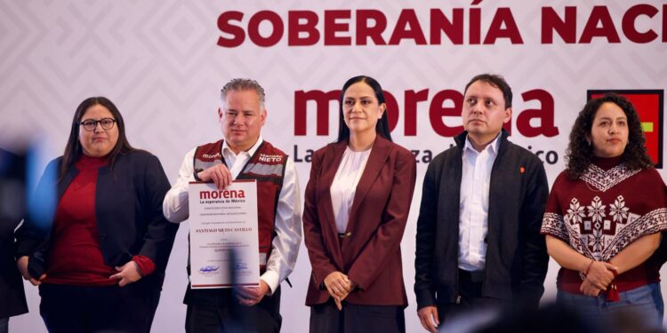 SANTIAGO NIETO CASTILLO  fue presentado ayer como coordinador estatal de la 4-T en Querétaro.