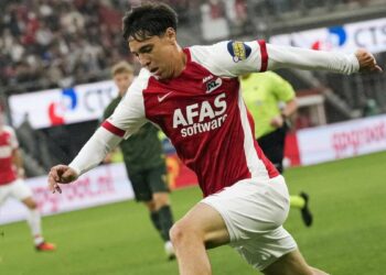 Mateo Chávez brilla con gol y asistencia en goleada del AZ Alkmaar