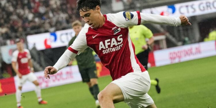 Mateo Chávez anota y asiste en la goleada del AZ Alkmaar en la Eredivisie