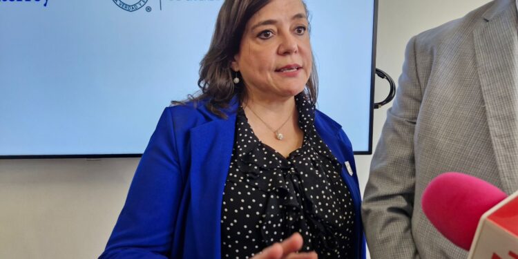 Rectora aclara que la UAQ no prohíbe batallas de "farmear aura" entre estudiantes