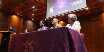 UAQ lleva la ciencia al escenario con stand up; premia a estudiantes de posgrado