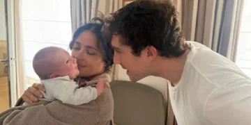 Se convierte Salma Hayek en abuela por primera vez