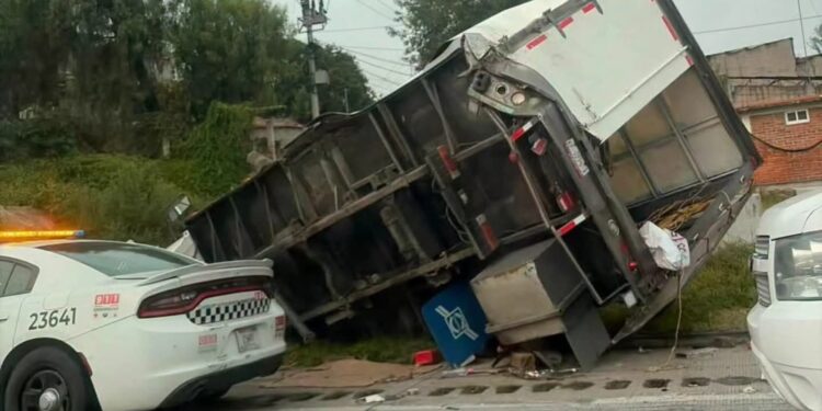 Accidente en la autopista México-Querétaro deja dos muertos
