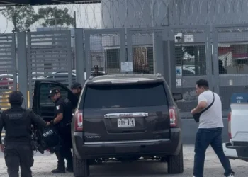 Ingresa Ángel Aguirre al penal del Altiplano