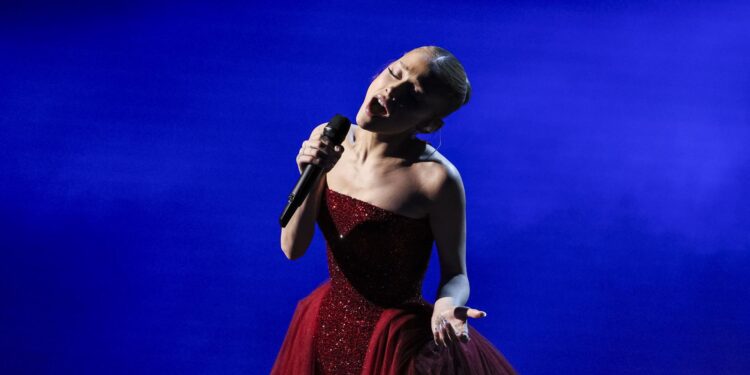 Ariana Grande se alejará de los focos ante el “constante escrutinio público”