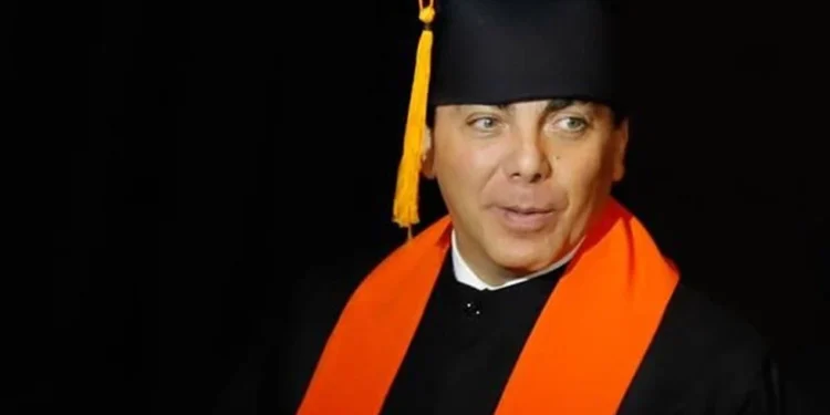 Ya es Cristian Castro un recién graduado, ¡de la prepa!