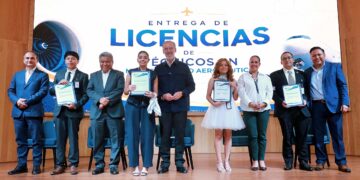 Egresados del Conalep Querétaro reciben licencias aeronáuticas