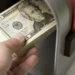 Cierra dólar su peor semana en seis meses