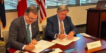 Firma convenio SE con Universidad de Arizona