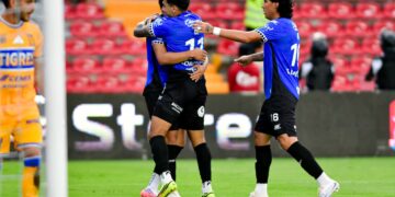 Gallos Blancos sorprenden a Tigres con agónico triunfo