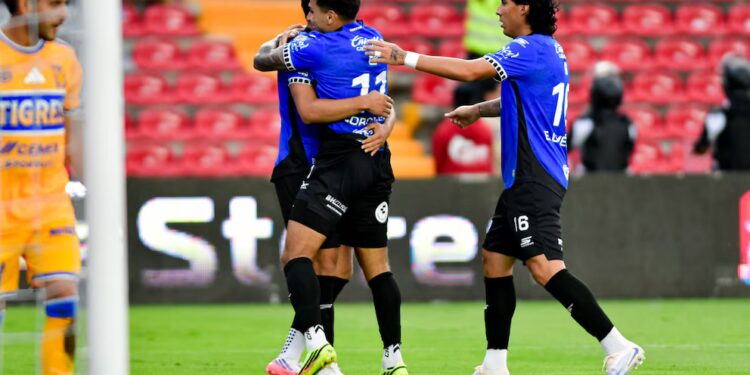 Gallos Blancos sorprenden a Tigres con agónico triunfo