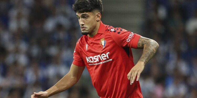 Gallos Blancos negocia por Iker Benito