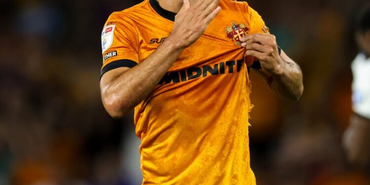 Raúl Jiménez vuelve con gol y rescata a los Wolves