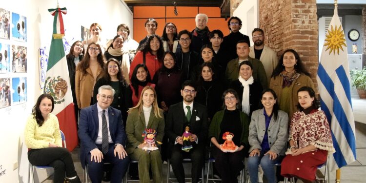 Delegación de Querétaro viaja a Uruguay por el Programa de Intercambio Binacional enfocado en la salud mental juvenil
