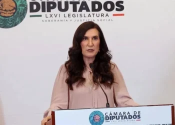 Pide Kenia López derecho de réplica en la mañanera