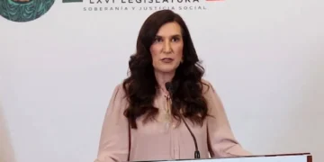 Pide Kenia López derecho de réplica en la mañanera