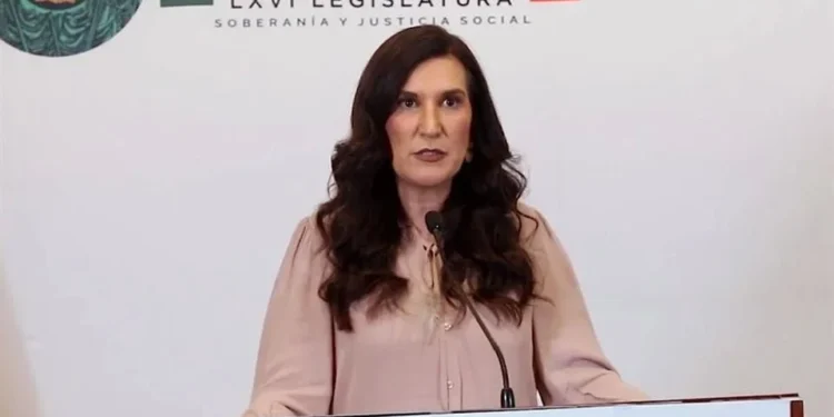 Pide Kenia López derecho de réplica en la mañanera