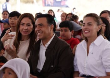 Luis Nava encabeza jornada de la estrategia Aquí Contigo en la colonia Menchaca