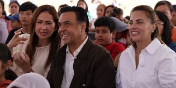Luis Nava encabeza jornada de la estrategia Aquí Contigo en la colonia Menchaca