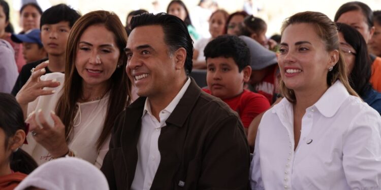 Luis Nava encabeza la estrategia Aquí Contigo en la colonia Menchaca de Querétaro para fomentar la lectura y la convivencia