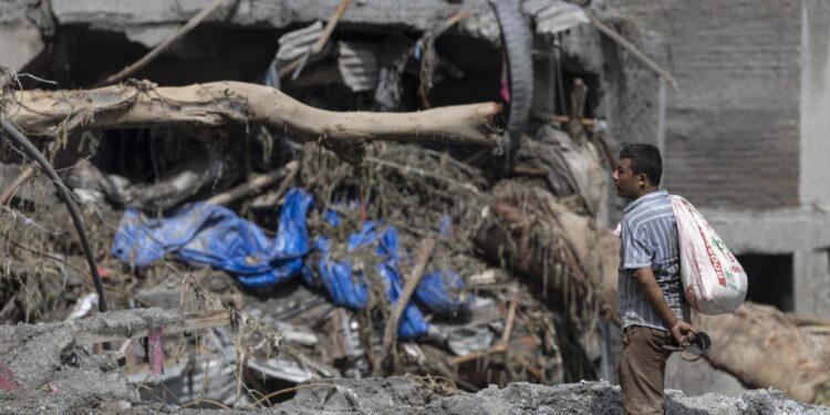 Papa León XIV externa condolencias por trágica inundación en Nepal