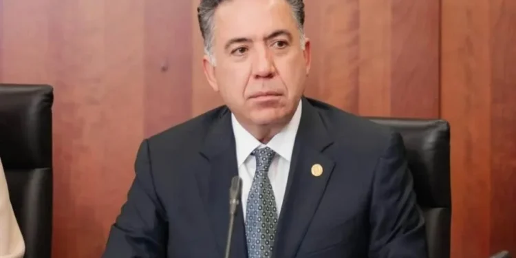 El senador Enrique Inzunza anunció que se separa del grupo parlamentario de Morena y que ejercerá cargo de manera independiente